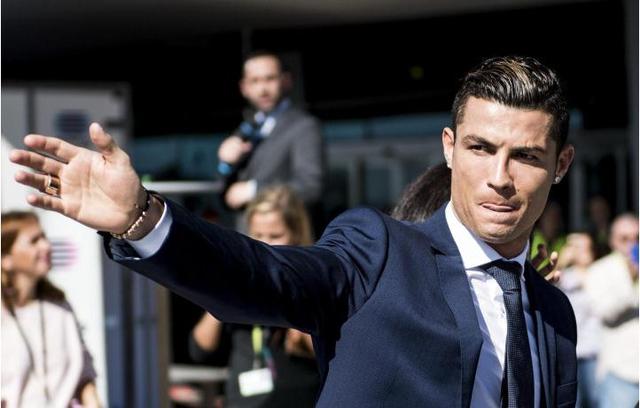 本赛季当艾顿作为最近防守人时，对手命中率下降12.9%（本季艾顿作为最近防守者时，对手命中率被压低12.9%）