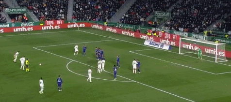 梅西获美职联MVP并率队首夺总冠军，雨中致歉开幕式取消（梅西荣膺美职联MVP率队首夺总冠军，雨中开幕式取消他现场致歉）