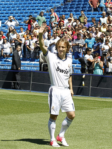 意媒：国米想让后防线年轻化，有意引入格伊、阿克或于帕（意媒：国米推动后防年轻化，相中格伊、阿克与于帕梅卡诺）