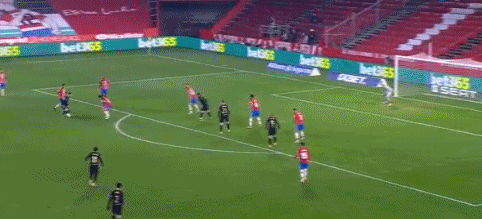 帕潘夸赞吉鲁：他不仅能进球还能防守，甚至还能客串门将（帕潘盛赞吉鲁：能攻善守，必要时还能客串门将）