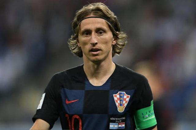 赫内斯：拜仁再次成为一座堡垒；孔帕尼像老母鸡一样保护球员（赫内斯：拜仁重铸堡垒气质；孔帕尼悉心护航球员）