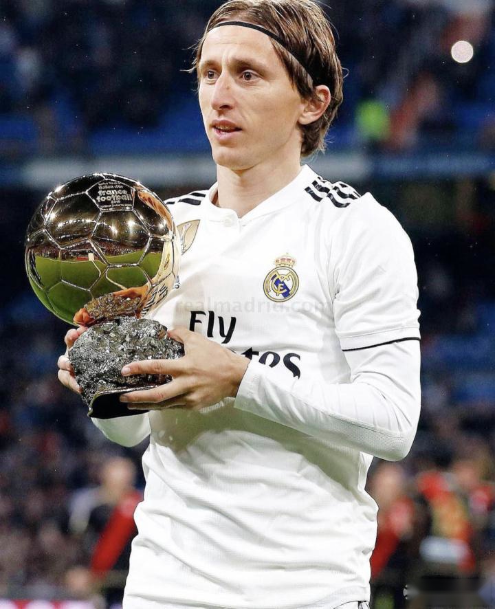 26岁巴西中场天才闪耀意甲，良心价仅4000万欧，4大豪门抢疯了（26岁巴西中场爆红意甲，标价仅4000万欧，四大豪门竞相争夺）