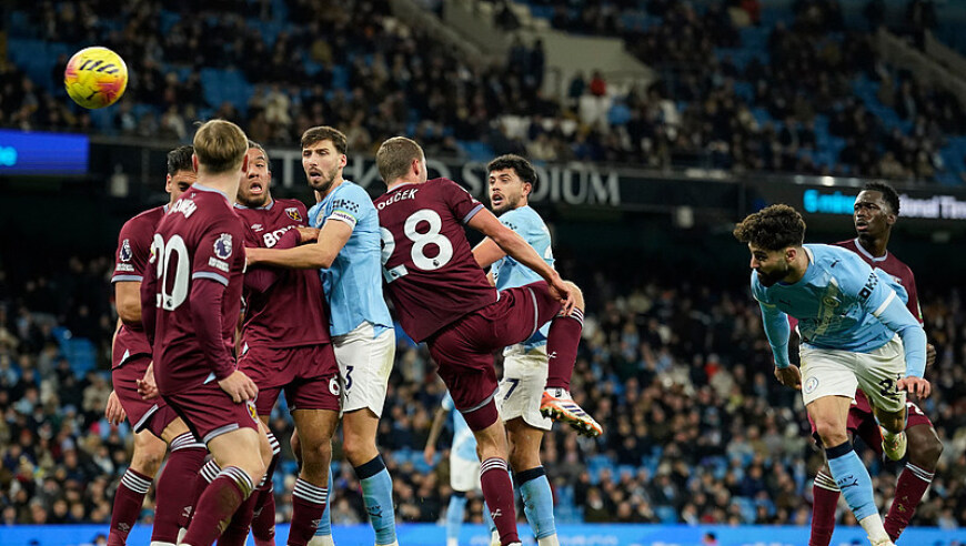 奥尔莫进球的艺术作品：26次传球，巴萨团队配合的巅峰演绎（26次传递铸就奥尔莫神作：巴萨团队配合的极致呈现）