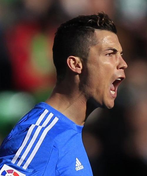 图片报：拜仁新董事卡斯帕被日本广岛经济大学授予荣誉博士称号（图片报：拜仁新任董事卡斯帕获日本广岛经济大学荣誉博士称号）